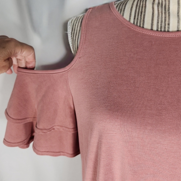 Alya Dusty Rose Short Ruffle Tier Sleeve Cold Shoulder Top Size Medium - Picture 3 of 8